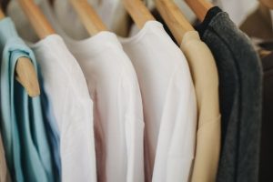 quais maquinas preciso para montar uma confecção de roupas